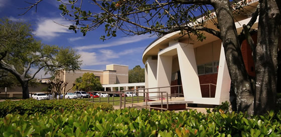 campus photo Plummer Building
