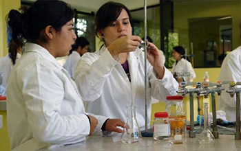UV students in lab