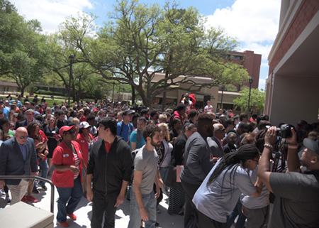 Crowd starting tours