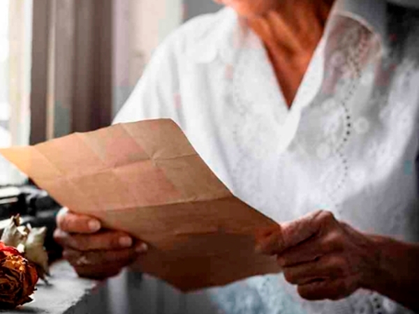 Cardinals CARE Project connects students with long-term care residents