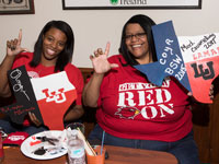 Alumni Painting at the Pub Party attendees