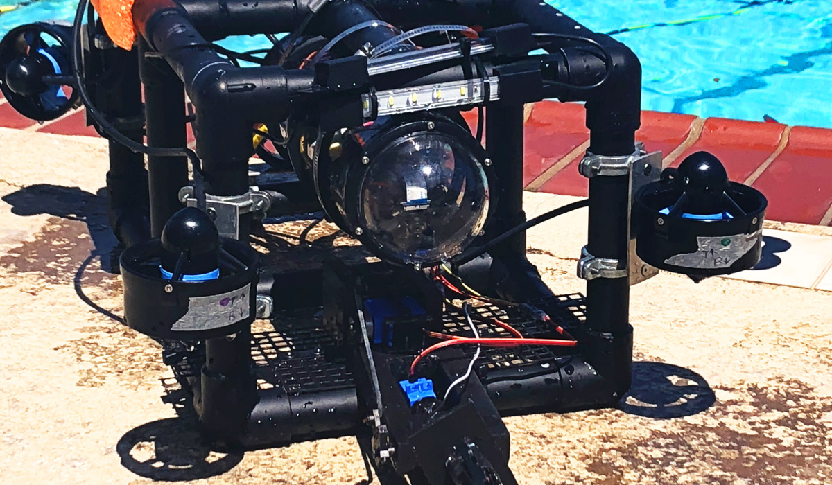 LU Seniors Build Underwater Robot