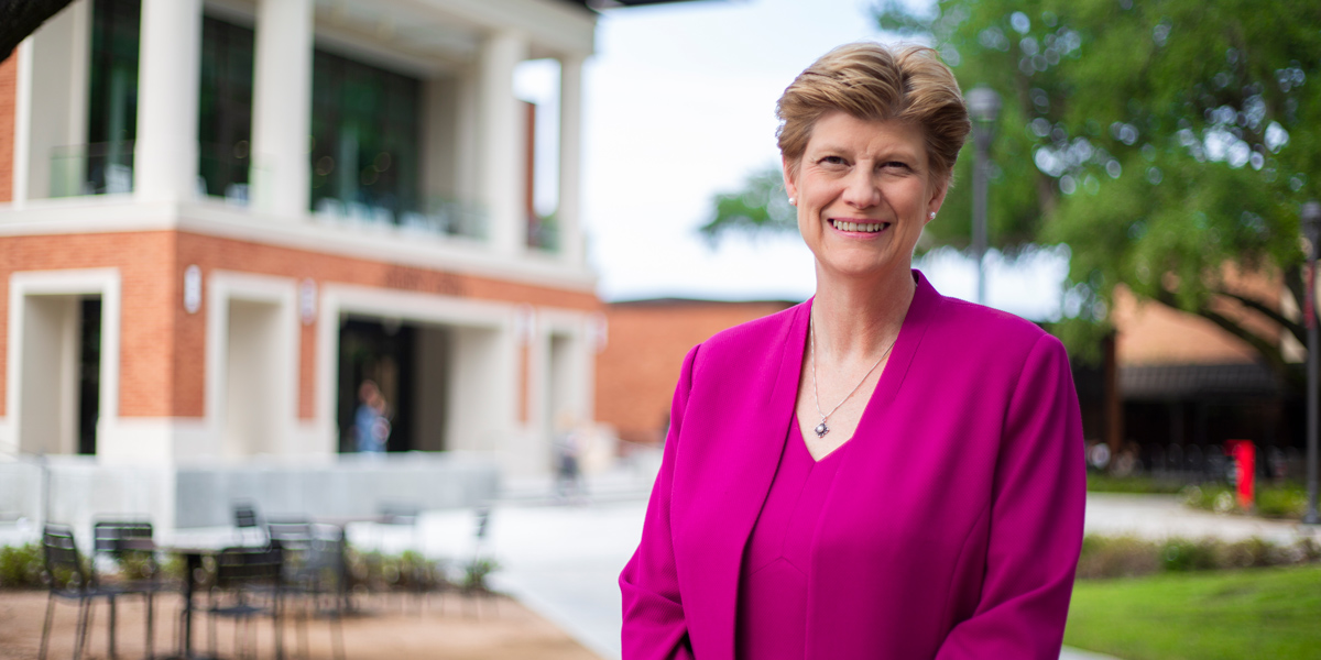 Dean Spotlight: Lynn Maurer