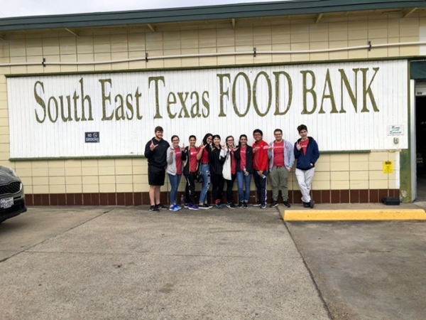 Honors Students Spend the Weekend at the SETX Food Bank