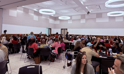 Welcome Week, large room full of people sitting at round tables