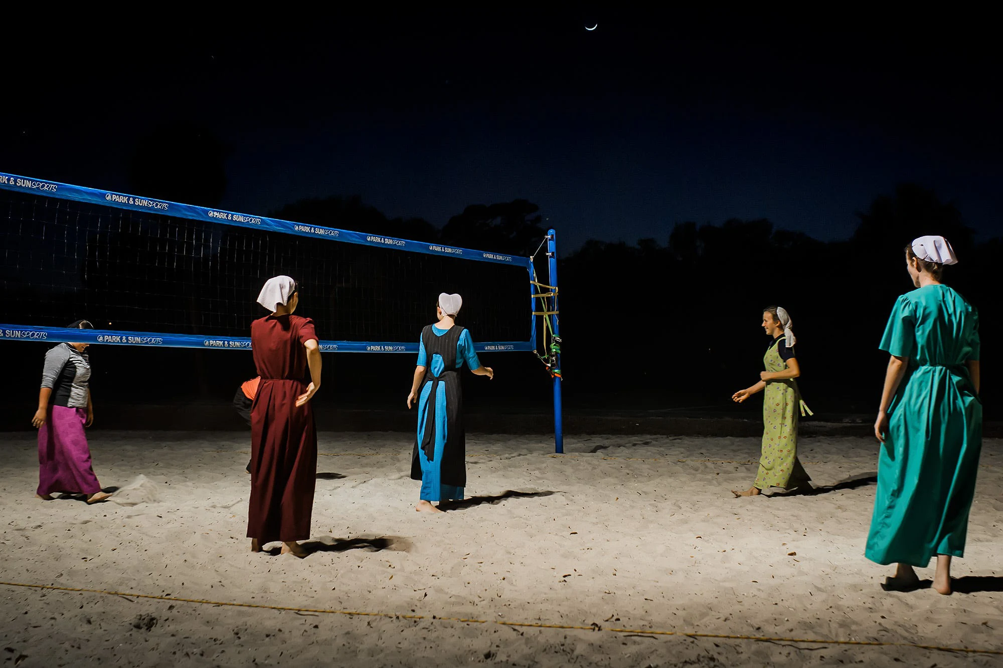 Where the Amish Vacation, amish girls playing beach volleyball