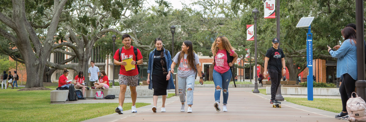 students-walking-in-campus-quad-1200x400.png