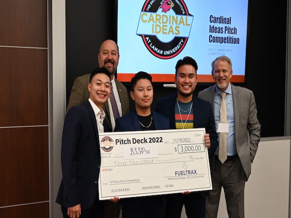 LU students compete for big prizes at Cardinal Ideas Pitch Deck Competition