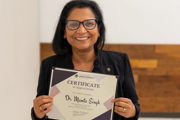 Dr. Mamta Singh named the 2023 Faculty Mentor Award recipient
