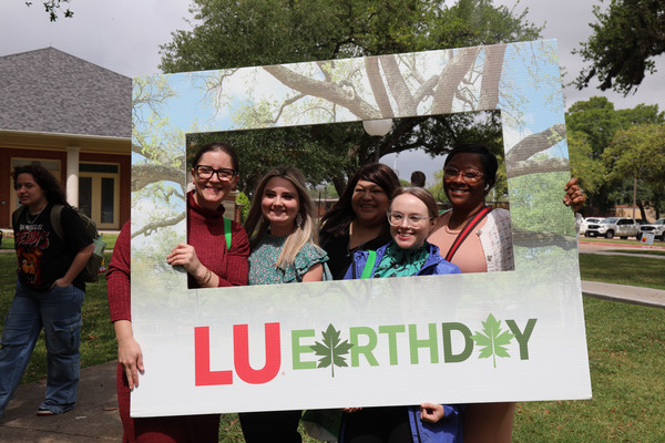 Campus, community gathers for Earth Day celebration 