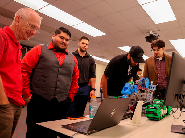 Engineering seniors showcase real-world projects at Senior Design Symposium