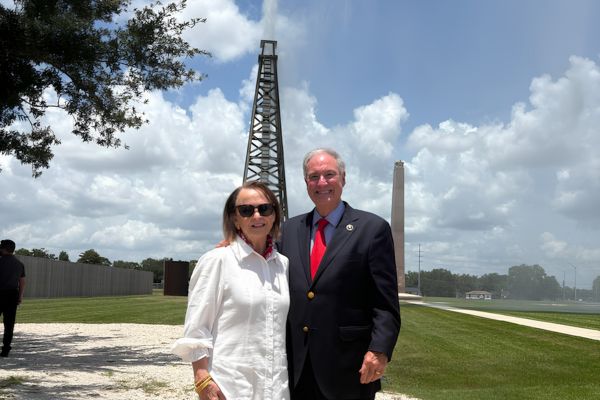 Rare Lucas Gusher photograph donated to Spindletop Boomtown Museum