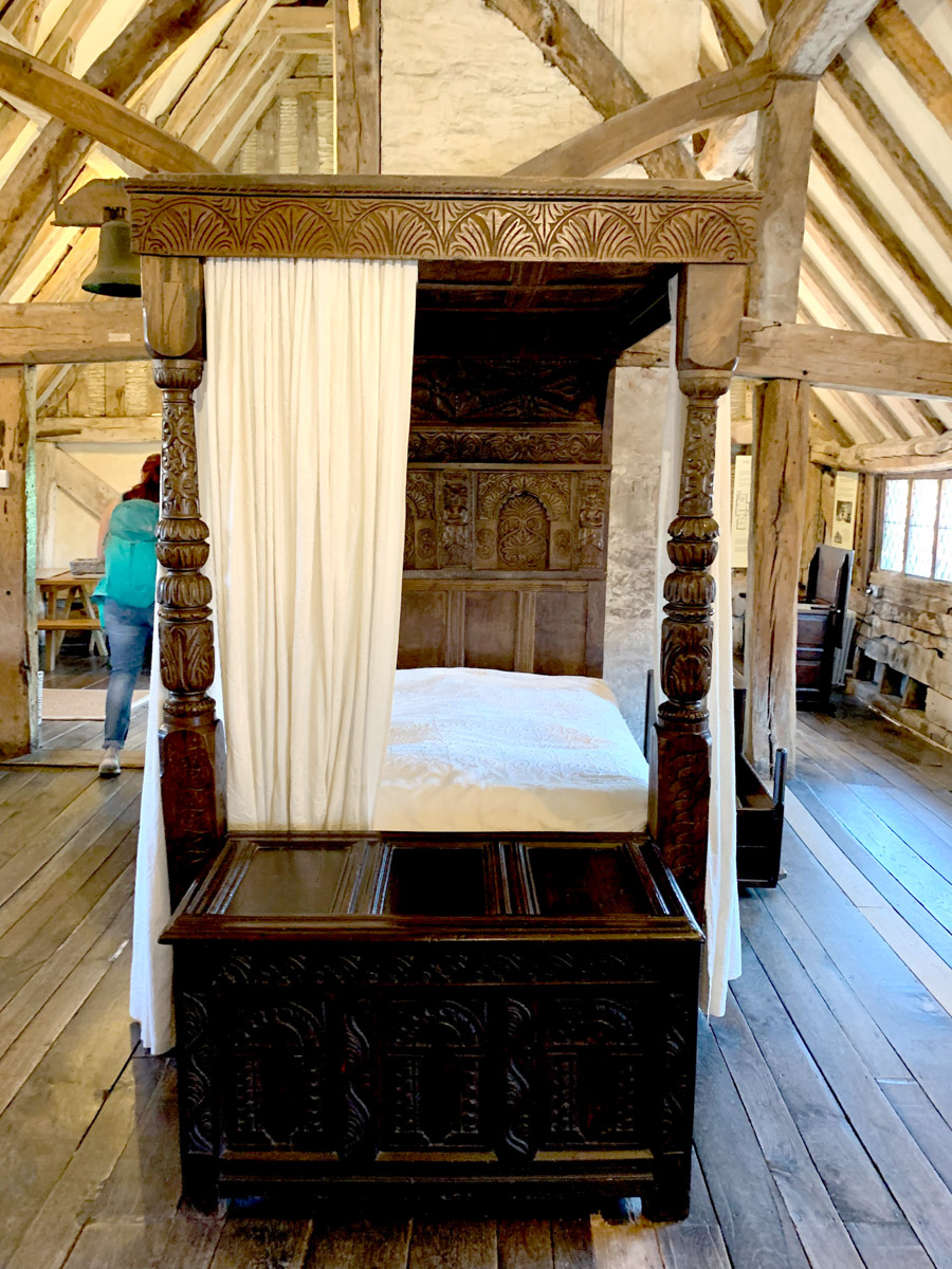 Bedroom in Anne of Cleave's house.