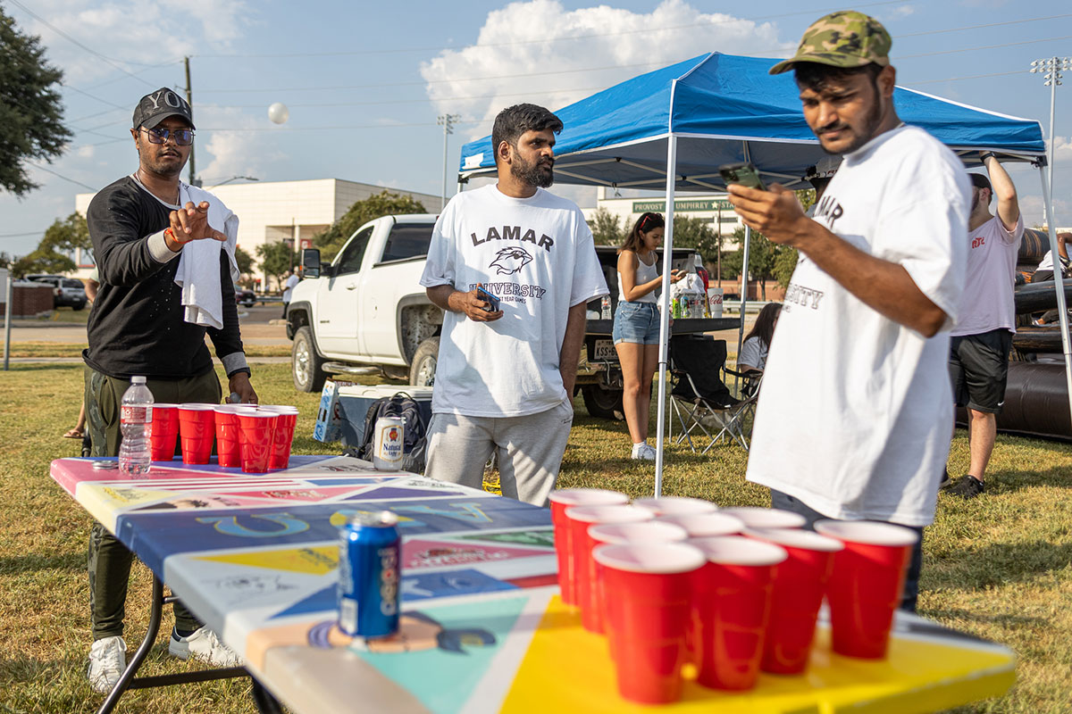 Students play cup pong during tailgate at the field by the Plummer Building, Aug. 31. UP photo by Brian Quijada.