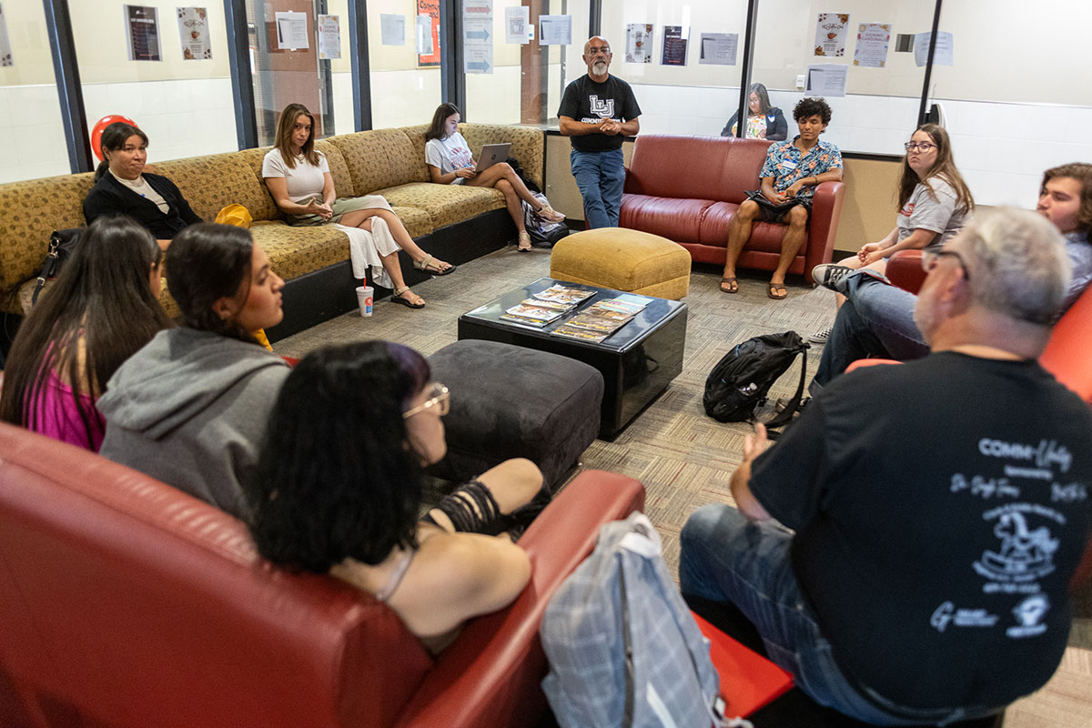 The University Press and alumni talk to students about journalism at the COMM-Unity event in the Communications Building, Aug. 22. UP photo by Brian Quijada.