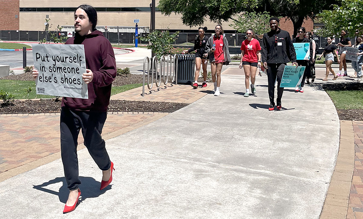Students and faculty march across campus for LU’s “Walk a Cardinal Mile,” April 11, in front of the Student Setzer Center. UP photo by Clarissa Hernandez.